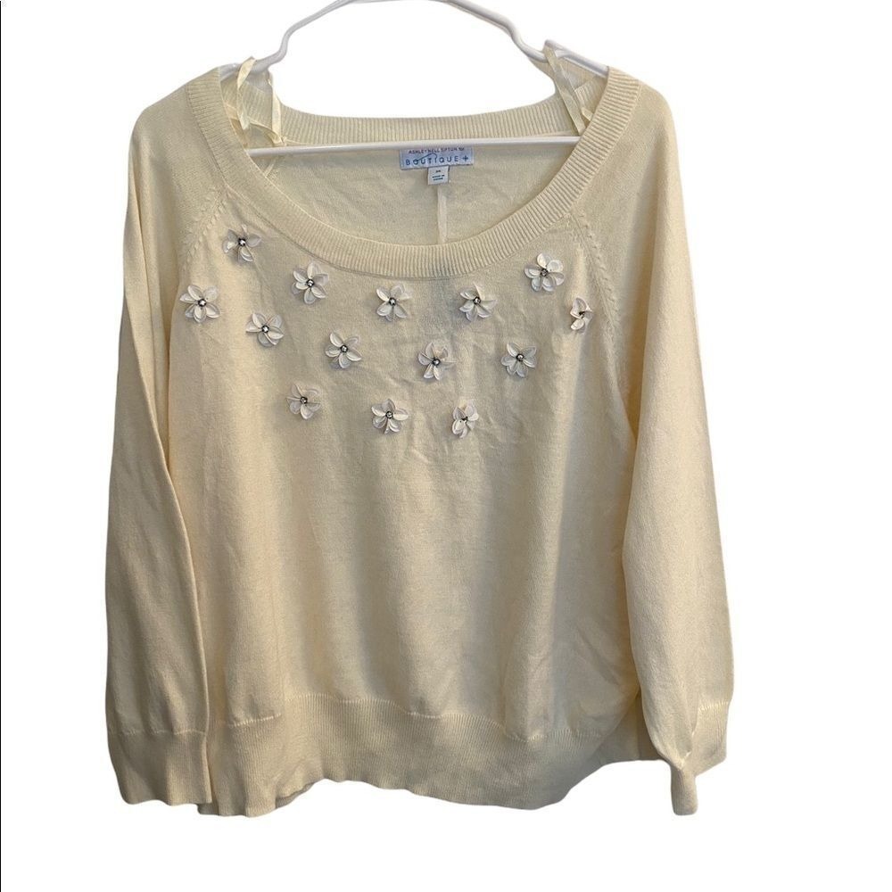 Ashley Nell Tipton Boutique+‎ Sweater Women 3X Cream Floral Applique Scoop Neck